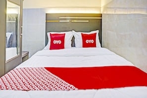 Deluxe Double Room | Desk, free WiFi, bed sheets