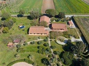 Exterior - Farmhouse "Il Girasole - Limone" with Shared Pool, Shared Garden & Wi-Fi (Venturina Terme)