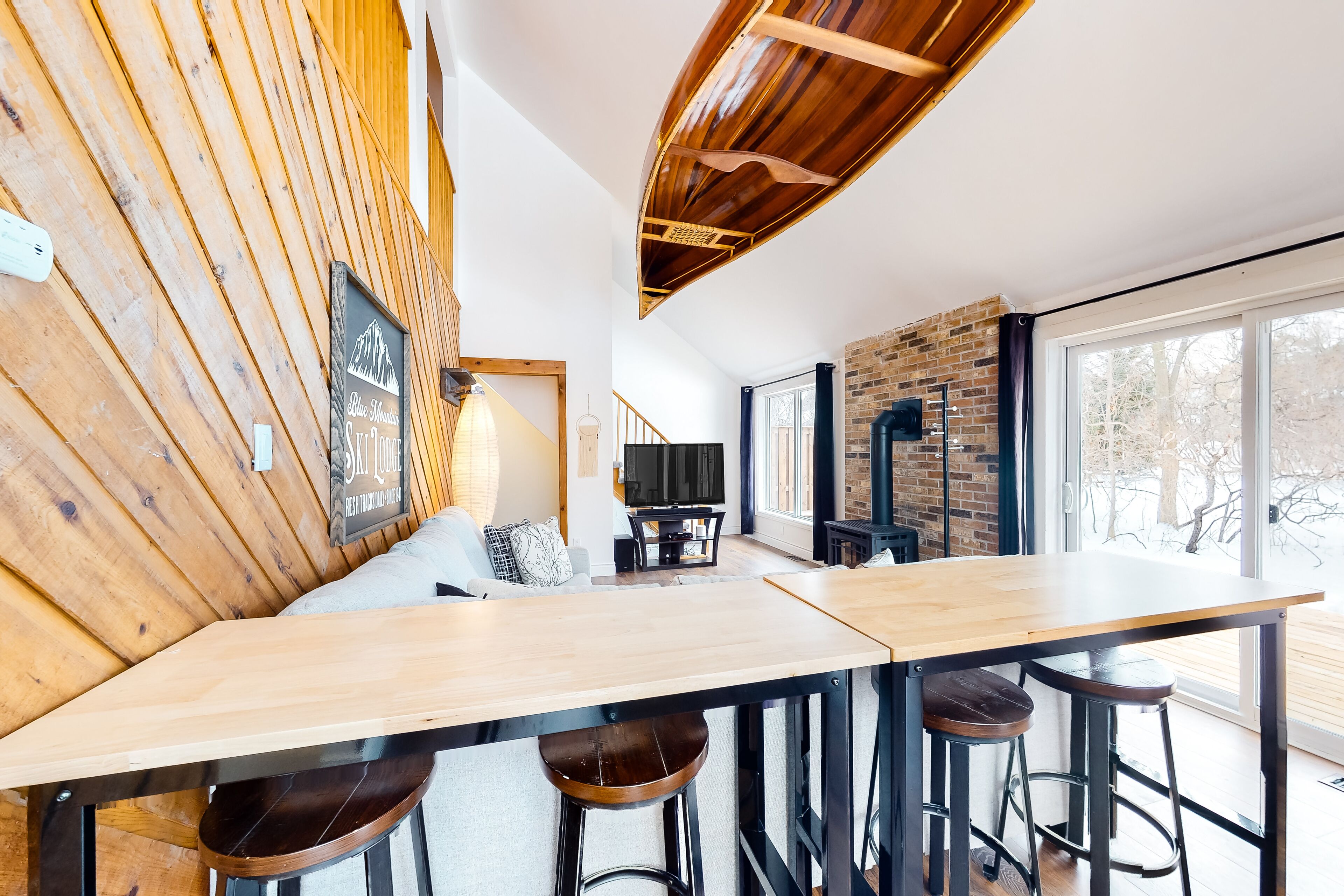 Full triplex near lake & ski lifts with 3 hot tubs, fireplaces, & central AC