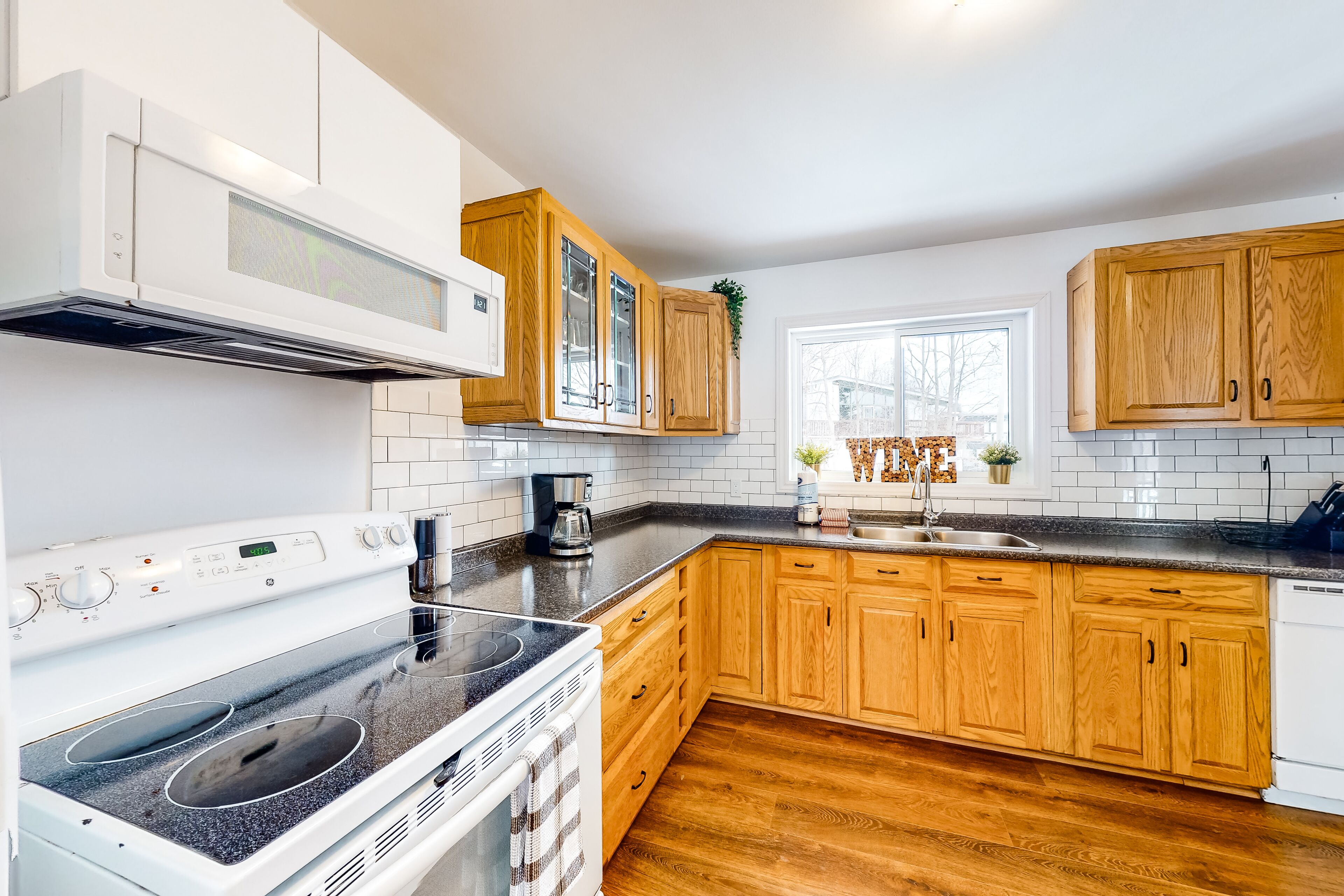 Full triplex near lake & ski lifts with 3 hot tubs, fireplaces, & central AC