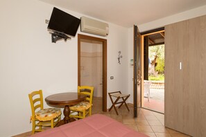 1 bedroom, free WiFi, bed sheets - Farmhouse "Il Girasole - Cappero" with Shared Pool, Shared Garden & Wi-Fi (Venturina Terme)
