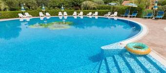 Agriturismo "Il Girasole - Rovo" con piscina condivisa, giardino condiviso e Wi-Fi