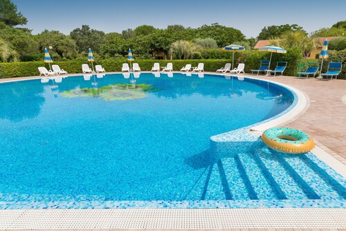 Farmhouse "Il Girasole - Rovo" with Shared Pool, Shared Garden & Wi-Fi