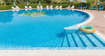 Farmhouse "Il Girasole - Malva" with Shared Pool, Shared Garden & Wi-Fi