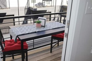 Dining - Casa CLT - Cozy & Fly townhome (Charlotte)