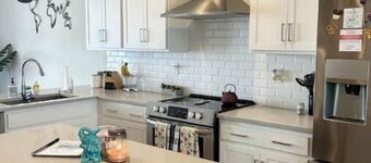 Casa CLT - Cozy & Fly townhome