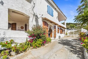 Property grounds - Holiday Home "Casa delle Stelle" with Sea View and Terraces (Torre Delle Stelle)