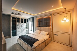 4 bedrooms, desk, iron/ironing board, travel crib
