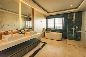 Shower, jetted bath, hair dryer, bidet - 4 bedroom ultra luxury pool villa with lake view and daily cleaning (Muang Pattaya)