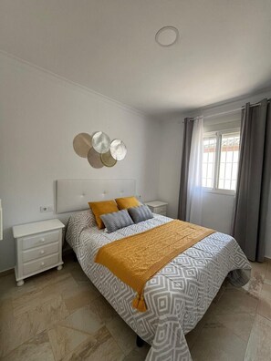 2 bedrooms, iron/ironing board, free WiFi, bed sheets