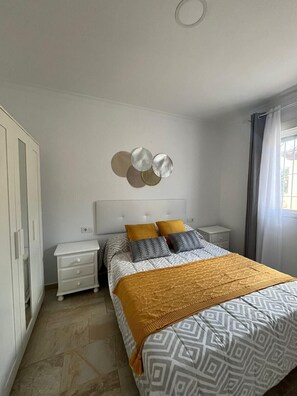2 bedrooms, iron/ironing board, free WiFi, bed sheets