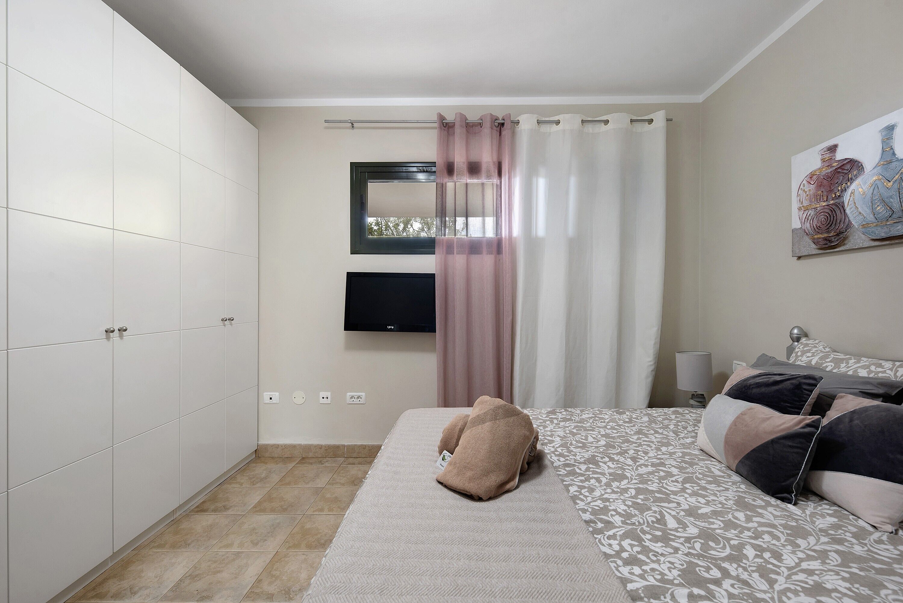 2 habitaciones, tabla de planchar con plancha y wifi gratis 