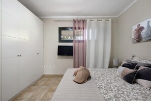 2 quartos, ferros/tábuas de passar roupa, Wi-Fi de cortesia