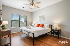 3 chambres, matelas mémoire de forme, bureau, fer et planche à repasser