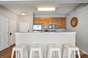 Fridge, microwave, oven, stovetop - TSC #314 xxxxxxxxxxx (Austin)