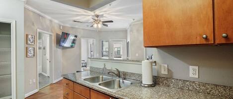 Refrigerador, microondas, horno, placa de cocina