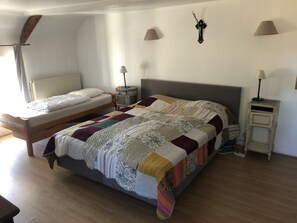 5 chambres, fer et planche à repasser, accès au Wi-Fi (inclus)