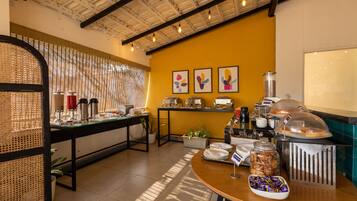 Bữa sáng mang đi hàng ngày với phụ phí nhỏ