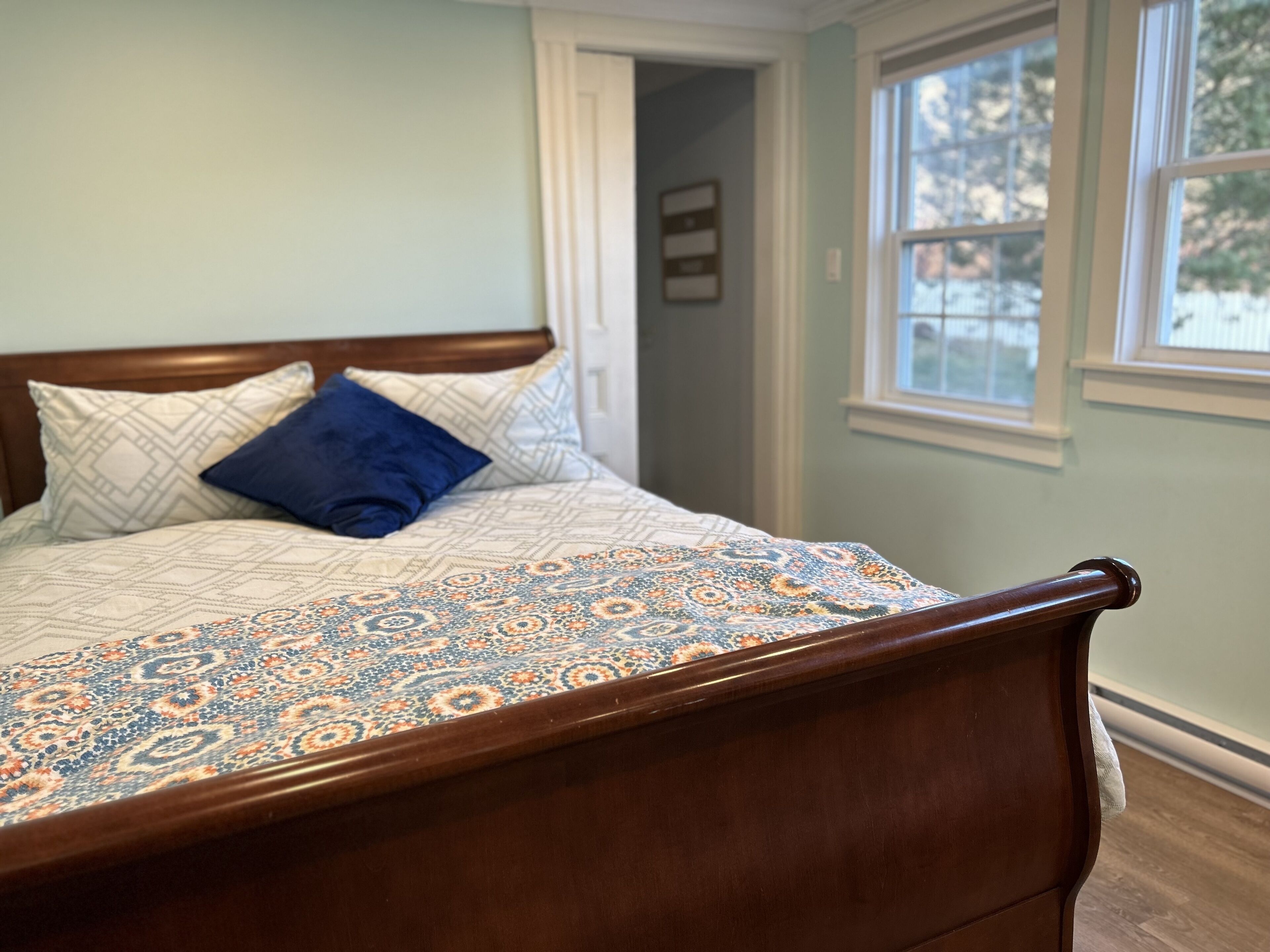 Millie's Bay Heaven - Historic Cottage on the Sea