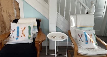 Millie's Bay Heaven - Historic Cottage on the Sea