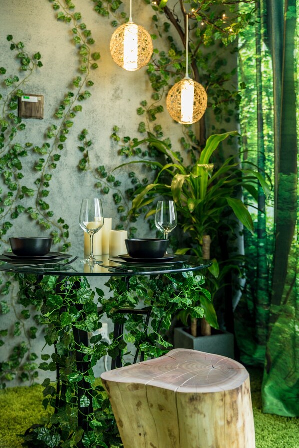 Dining - Dreamy Forest & Heaven Themed Apartment in the heart of Melbourne CBD (Melbourne)