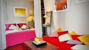 1 bedroom, desk, iron/ironing board, WiFi