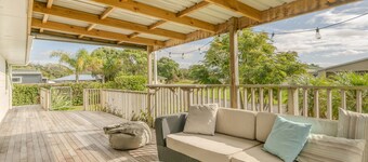Sandy Feet Retreat - Cooks Beach Holiday Home