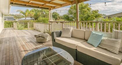 Sandy Feet Retreat - Cooks Beach Holiday Home