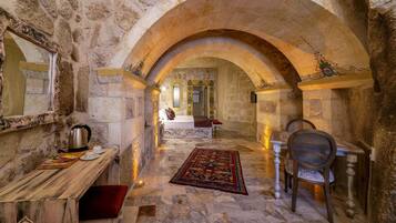 Egyptian cotton sheets, premium bedding, minibar, individually decorated