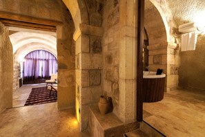 Executive Room | Egyptian cotton sheets, premium bedding, minibar, individually decorated