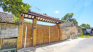 Fachada de la propiedad