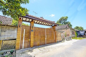 Front of property - OYO 92367 Garuda Homestay Syariah (Banyuwangi)