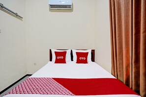 Deluxe Double Room | Desk, laptop workspace, free WiFi, bed sheets - OYO 92367 Garuda Homestay Syariah (Banyuwangi)