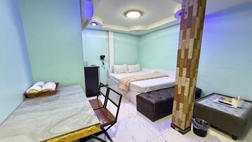 Standard Double Room, No Windows | 1 bedroom, desk, iron/ironing board, free WiFi