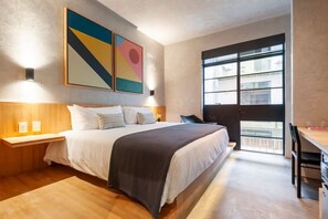 Desk, iron/ironing board, WiFi, bed sheets