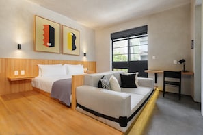 1 habitación, escritorio, tabla de planchar con plancha y wifi