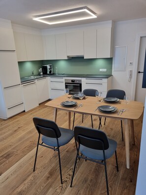 Fridge, microwave, oven, stovetop - Apartment Wolf Huber im Zentrum der Fußgängerzone (Feldkirch)