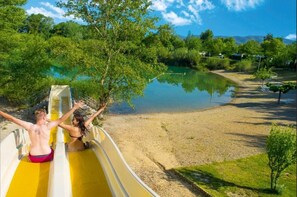 Beach - en Plein Cœur des Alpilles, Mobil Home Dans Camping Familial (LA ROQUE-D'ANTHERON)