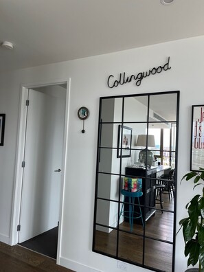 Interior - Cool Collingwood Apartment With City Views (Collingwood)
