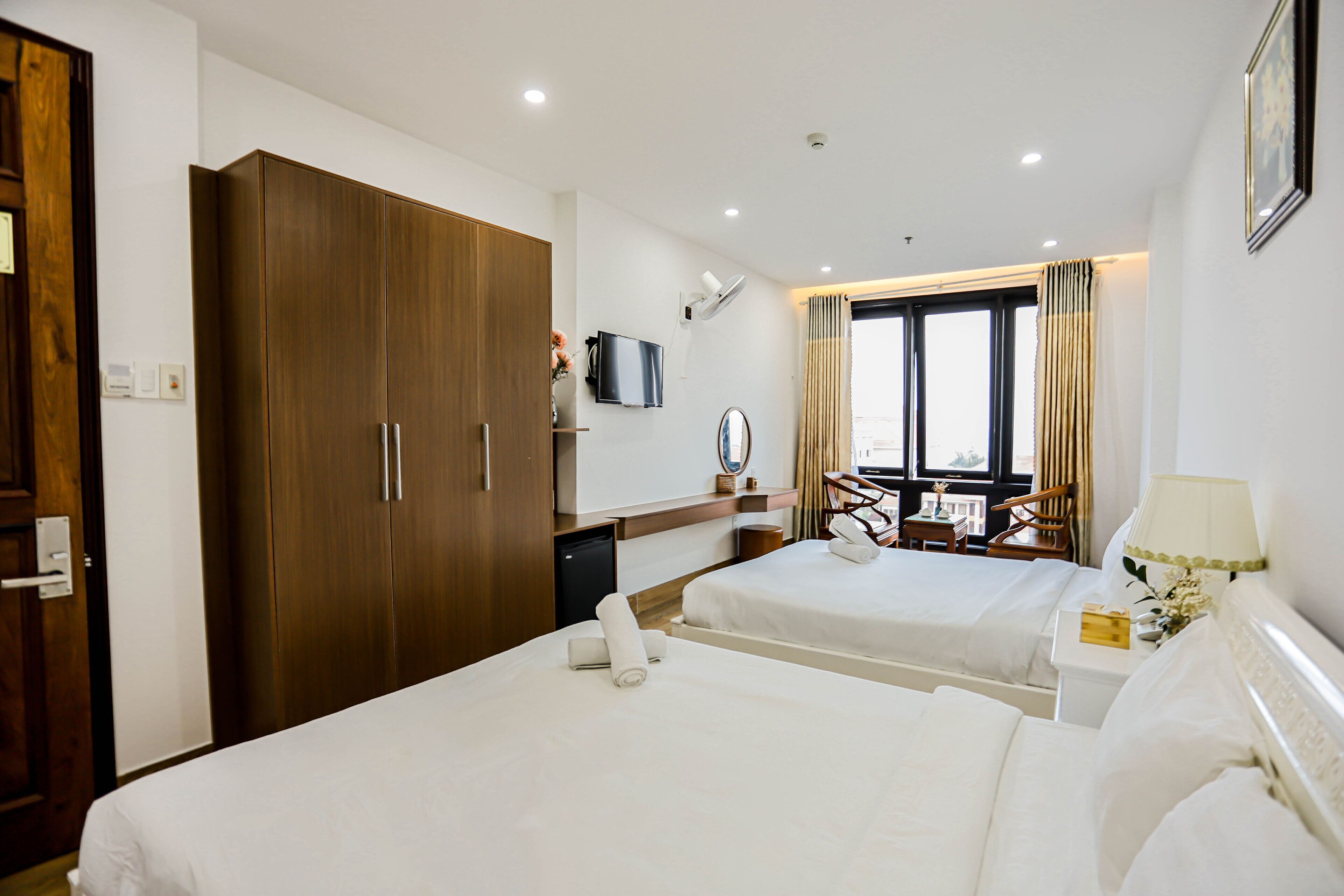 Ropa de cama de alta calidad, minibar, mobiliario individual