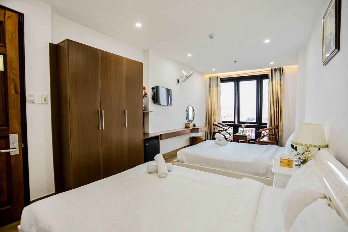 Premium bedding, minibar, individually furnished, desk