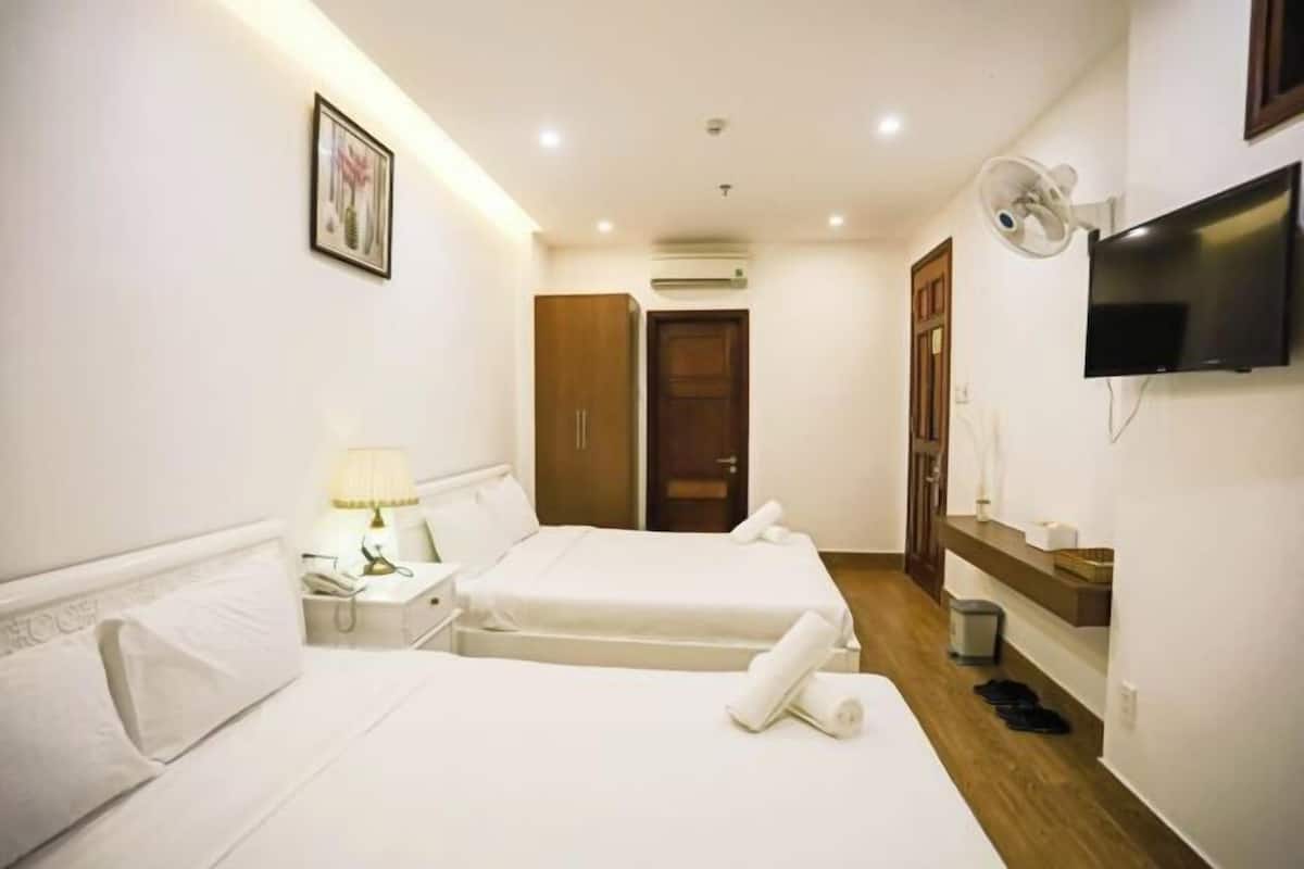 Premium bedding, minibar, individually furnished, desk