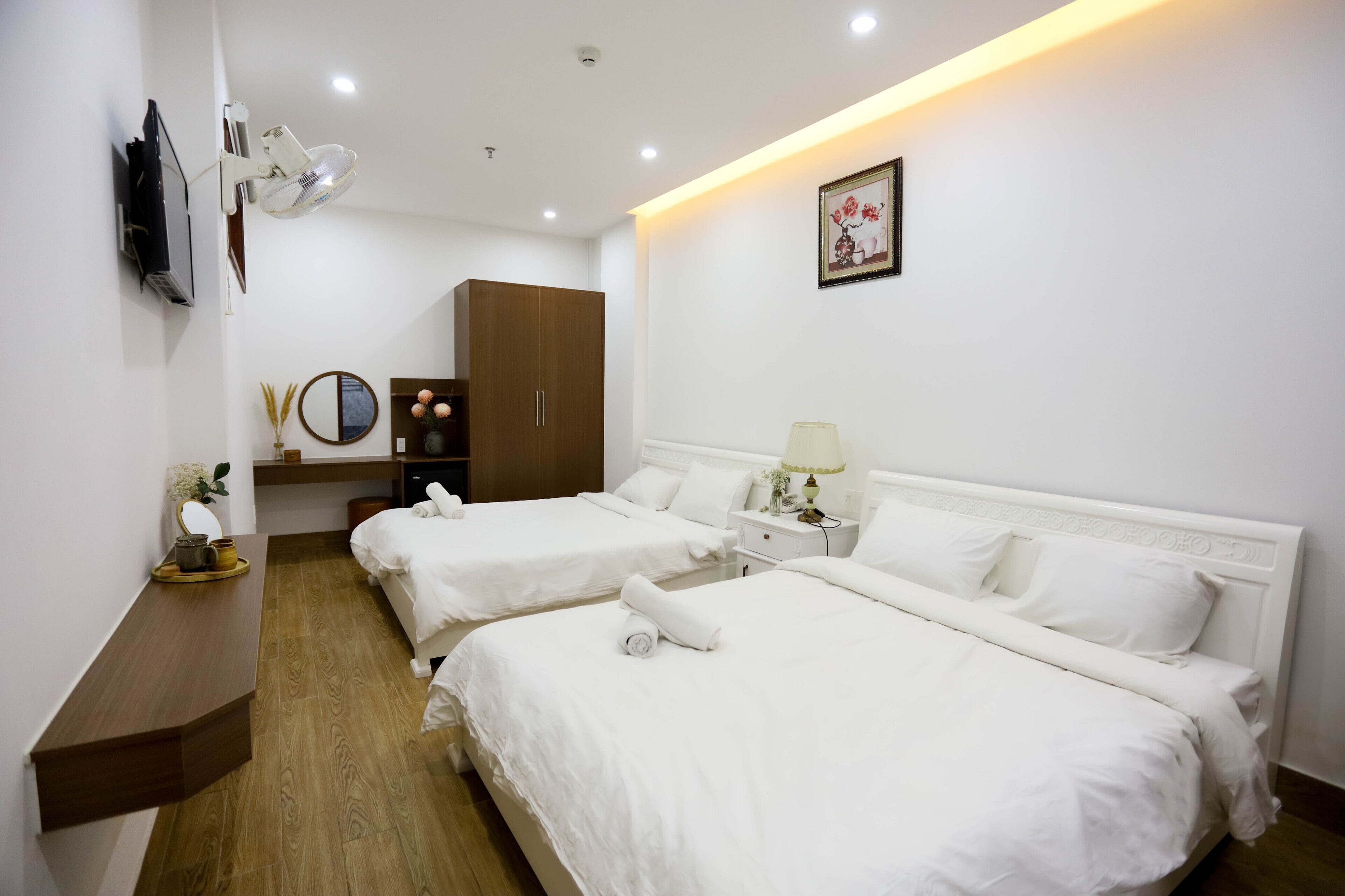 Ropa de cama de alta calidad, minibar, mobiliario individual