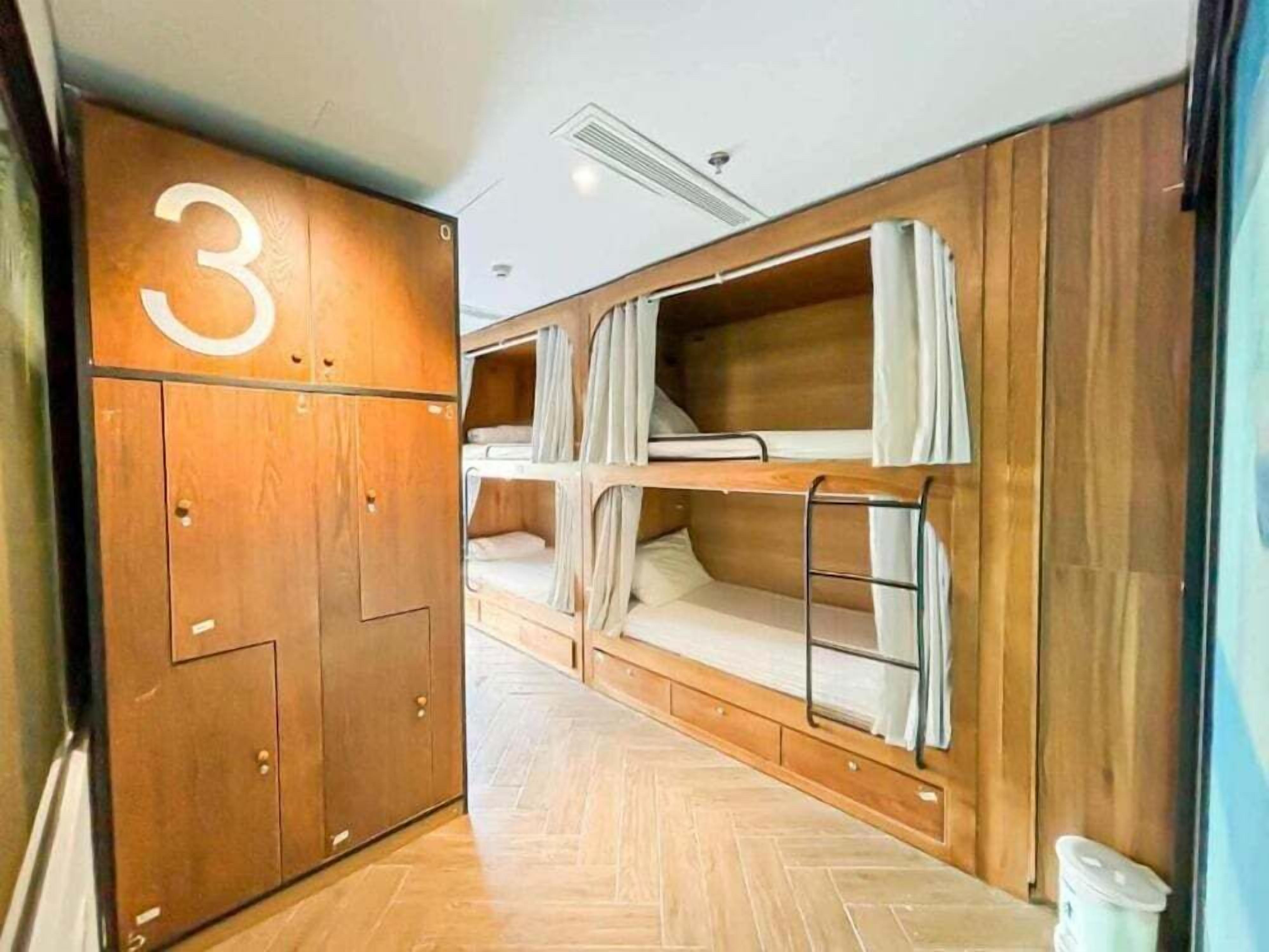 Ropa de cama de alta calidad, minibar, mobiliario individual