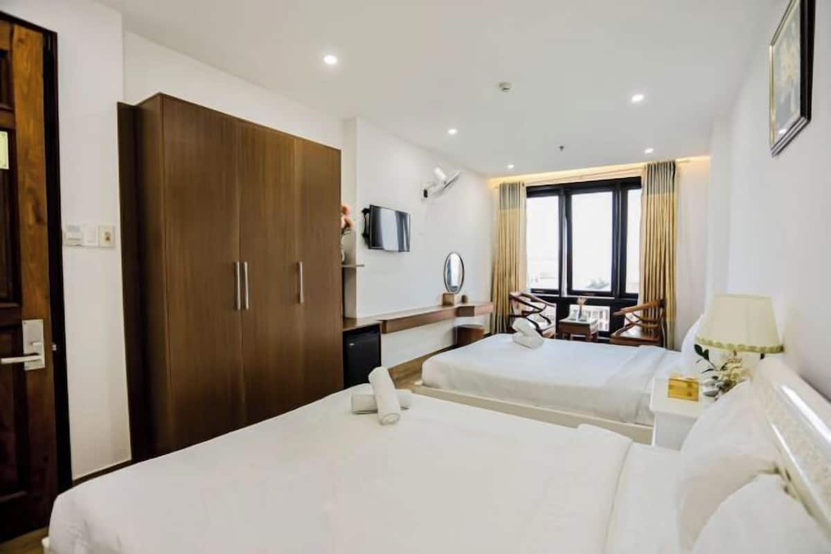 Premium bedding, minibar, individually furnished, desk