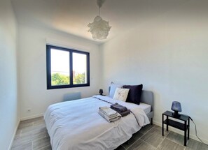 3 chambres, fer et planche à repasser, accès au Wi-Fi (inclus)