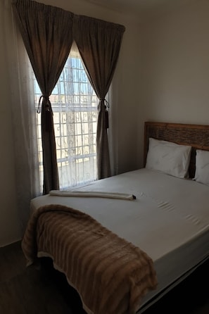 Standard Room | 1 bedroom, free WiFi - Mkoko Guesthouse (Boksburg)