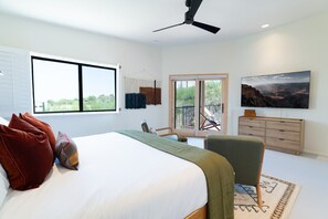 3 bedrooms, desk, iron/ironing board, free WiFi