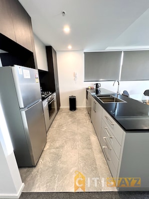 Micro-ondes, four, plaque de cuisson, lave-vaisselle