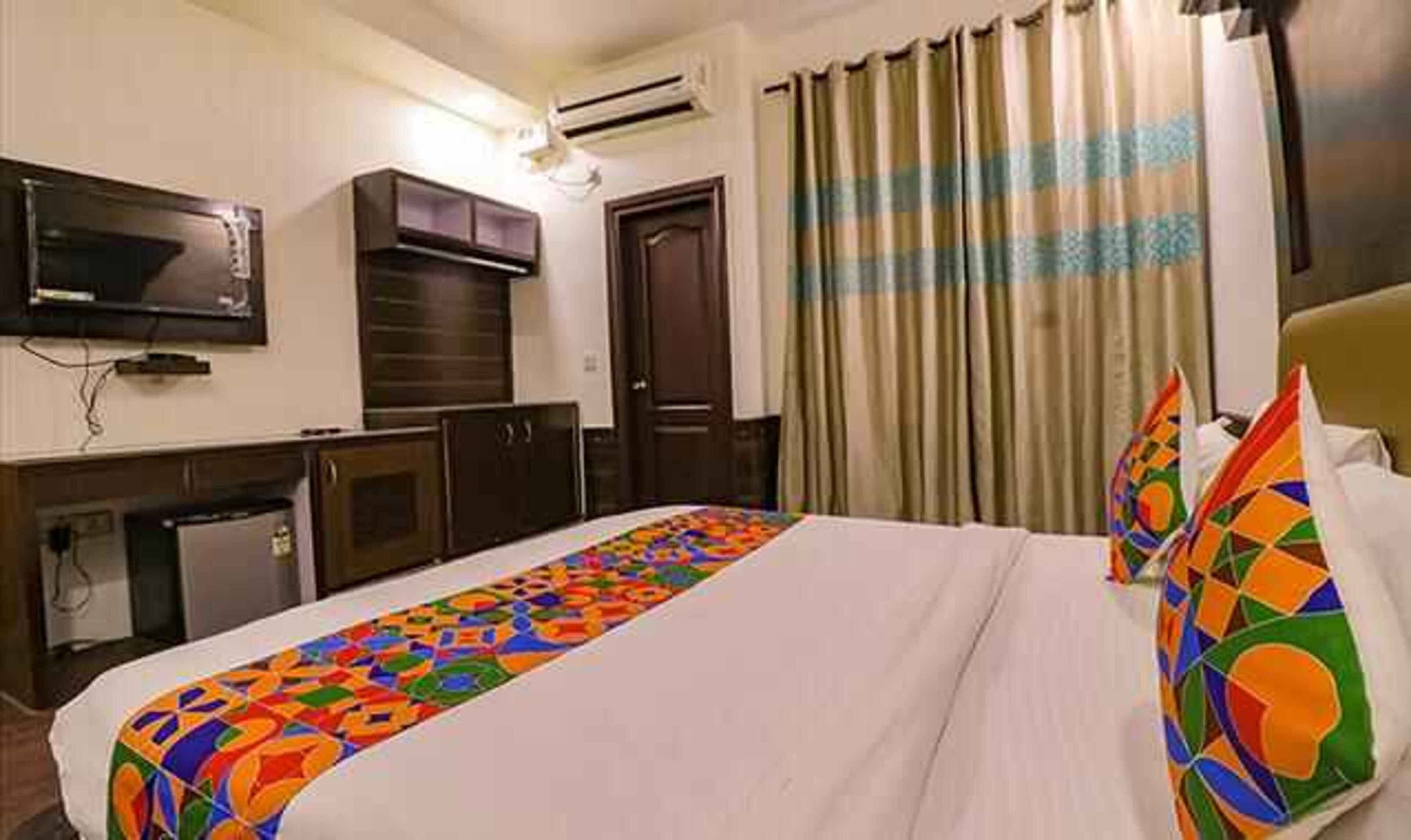 Roomshala 063 Cloud 29